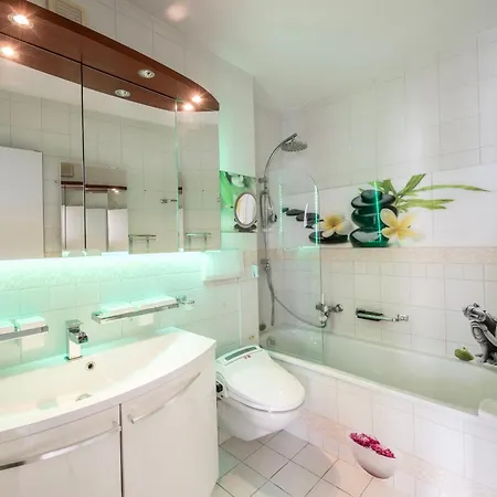 Divina - Happy * Minusio